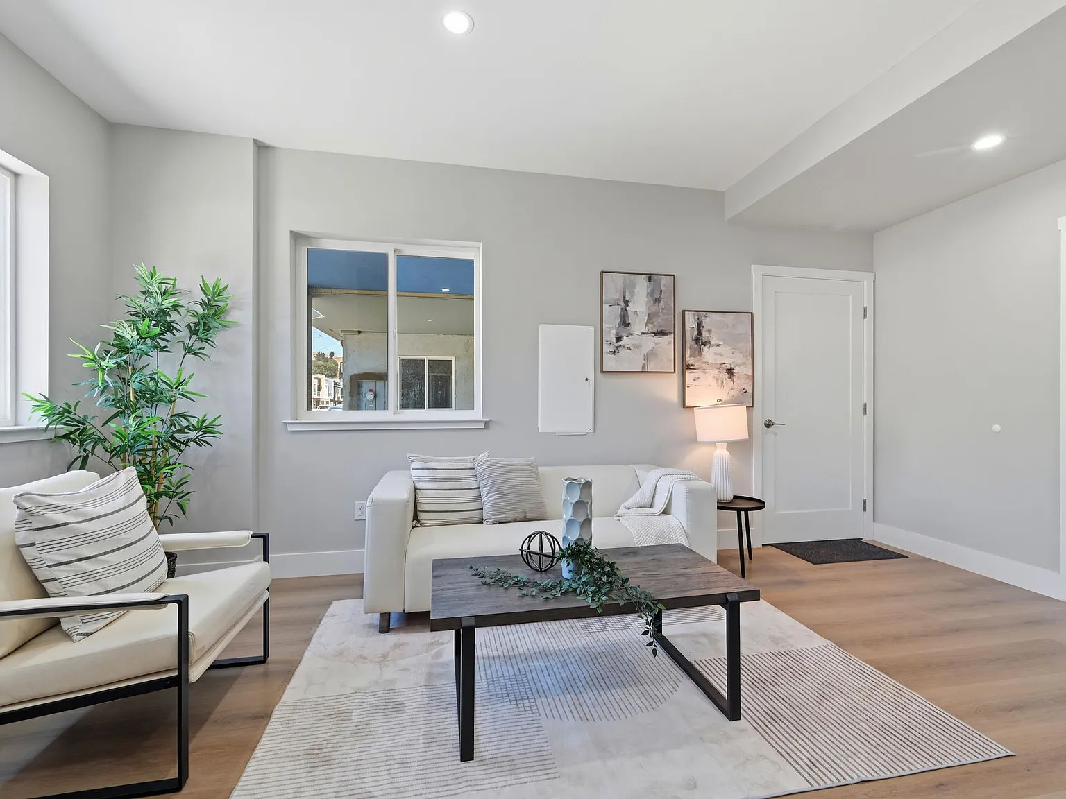 4 bed, 2380 sqft, $7,500 — Photo 3