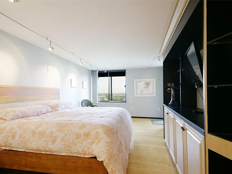 2480 Presidential Way #1903 — Photo 26