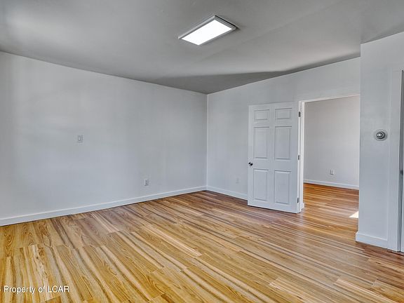 5th image of 533 Willow St