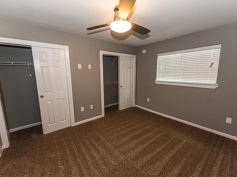 Axiom Apartments — Photo 16