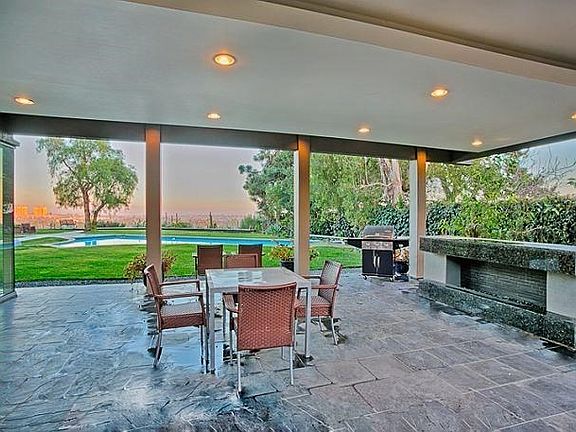 4th image of 8425 La Jolla Scenic Dr N