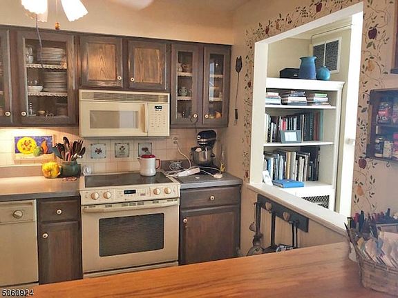 5th image of 100 Carriage Ln #100