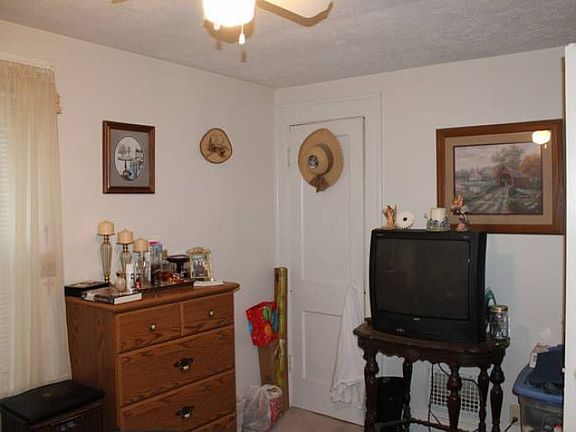 Bedroom 2 (another view)