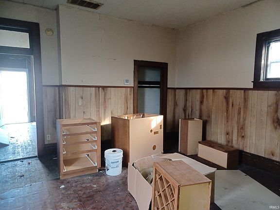 3rd image of 209 E Michigan St
