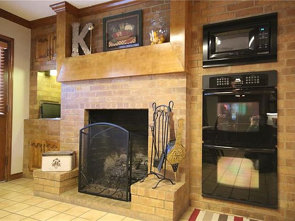 5th image of 1006 N Charlotte Ave