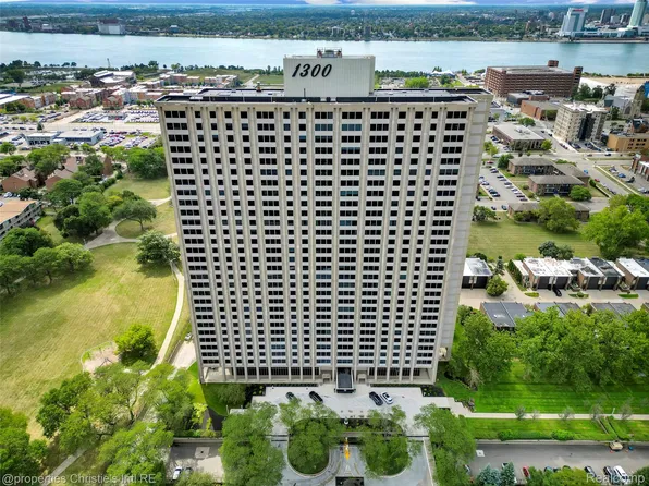 1300 E Lafayette St APT 903, Detroit, MI 48207