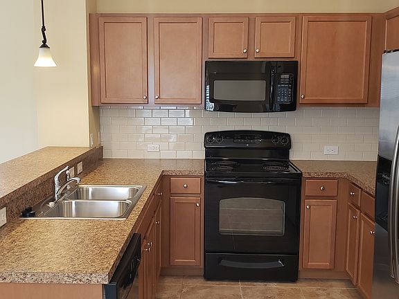 4th image of 4747 Woodbrook Dr