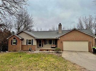 1996 Triangle Lake Rd, Howell, MI 48843