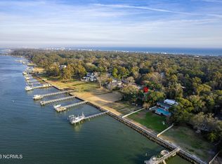 226 Oakleaf Dr, Pine Knoll Shores, NC 28512