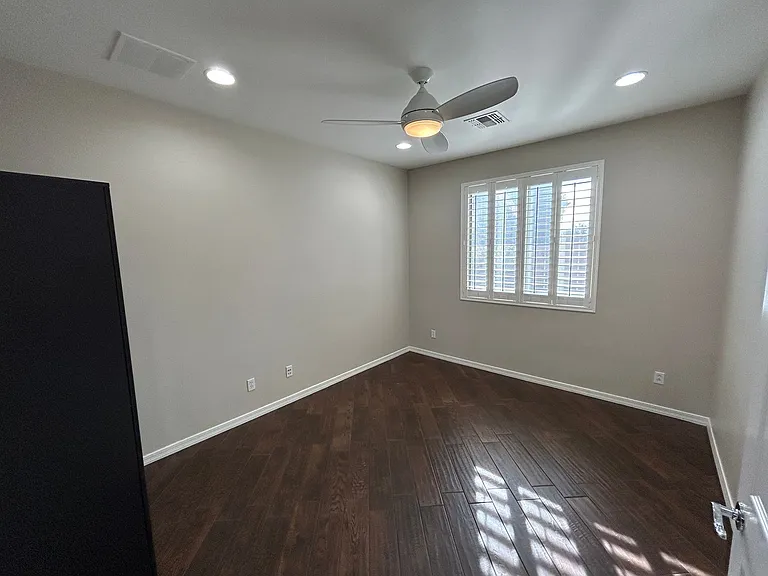 5411 W Rowel Rd — Photo 12