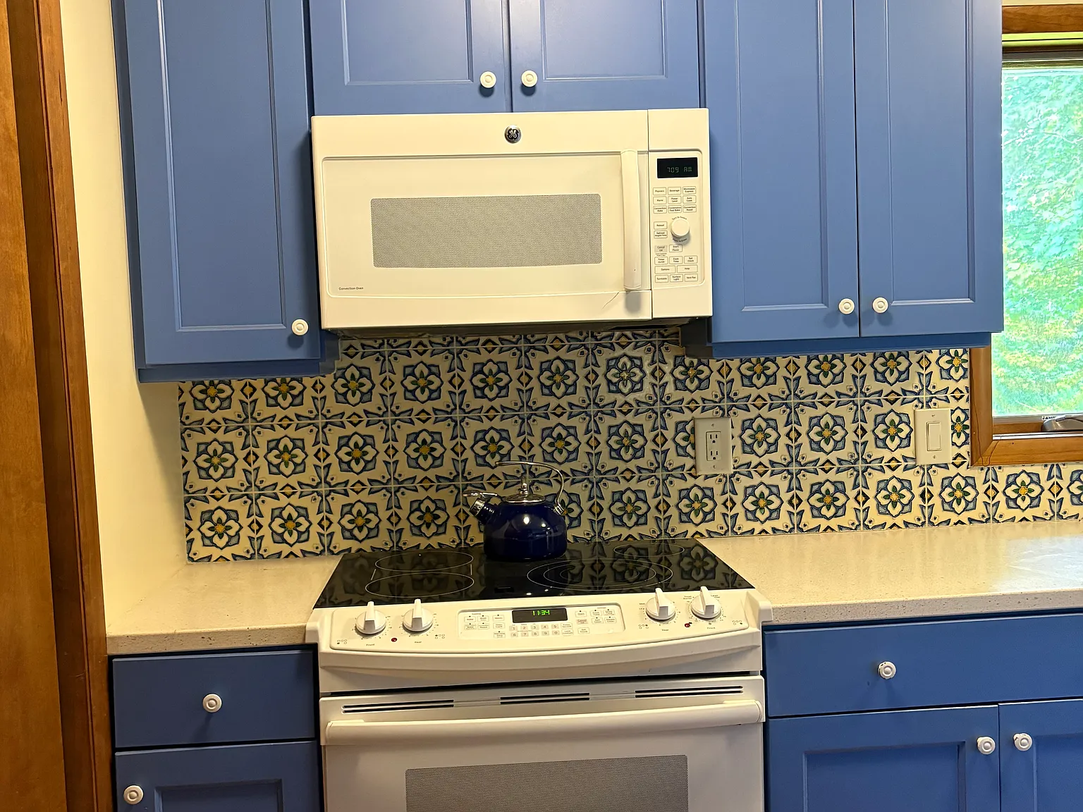 2 bed, 1100 sqft, $2,200 — Photo 3