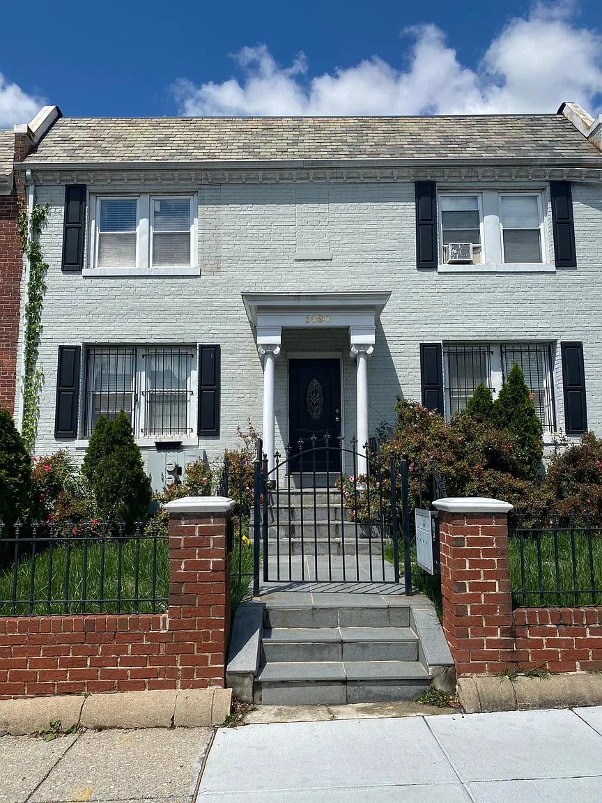 1424 Holbrook St NE #202 photo 1
