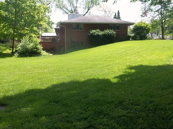 3rd image of 911 E Linden Ave