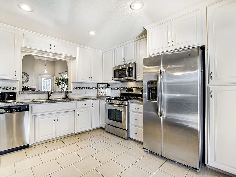 912 Moser River Dr — Photo 5