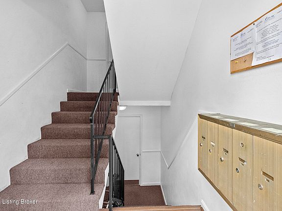 4th image of 3307 Colonial Manor Cir Unit 6B