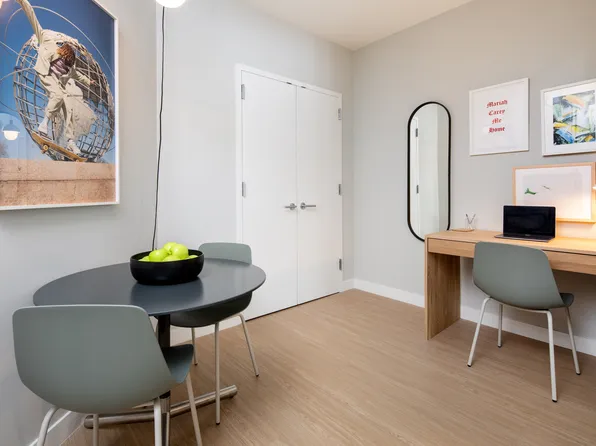 30-77 Vernon Boulevard image 6 of 27