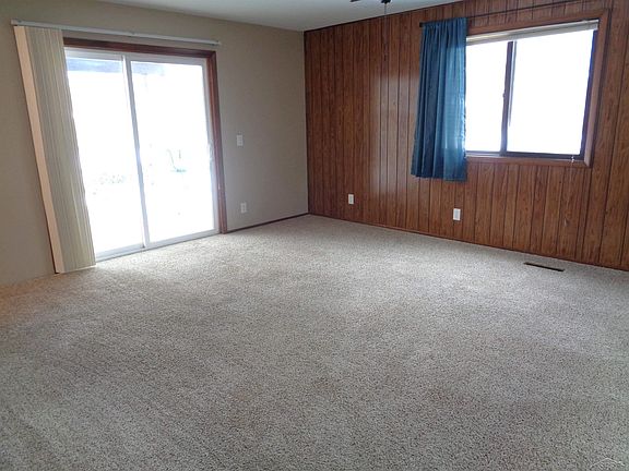 3rd image of 815 Coolidge Dr