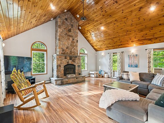 5th image of 793 Shaker Hill Road