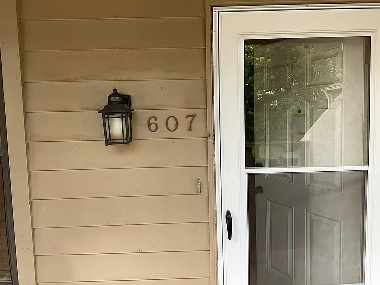 11140 Stratford Dr #12 — Photo 3