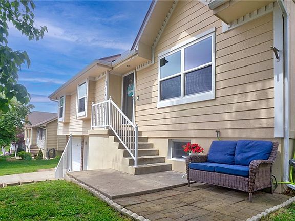 2nd image of 18416 E Arrowhead Ln