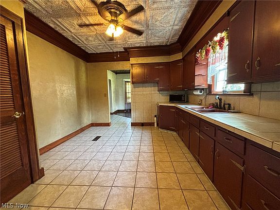 4th image of 3720 Oakwood Ave
