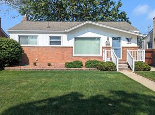 431 Deering St, Garden City, MI 48135