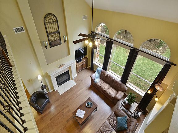 2-story high ceilings