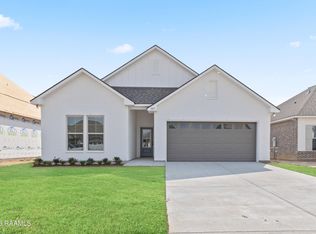 107 Lotus St, Broussard, LA 70518