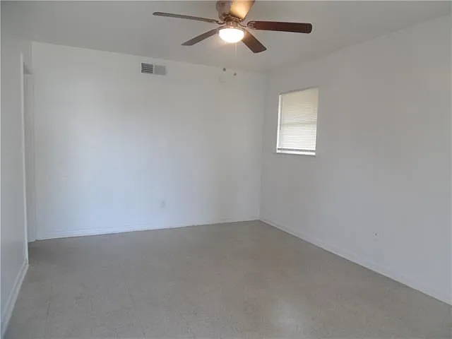 2 bed, 1.0 bath, 996 sqft, $1,350 — Photo 3