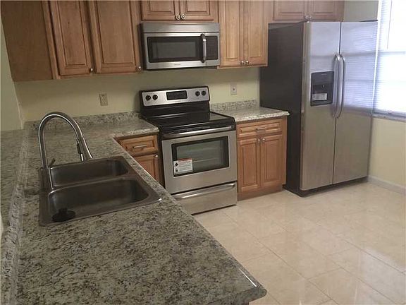 3rd image of 2904 Victoria Pl APT L4