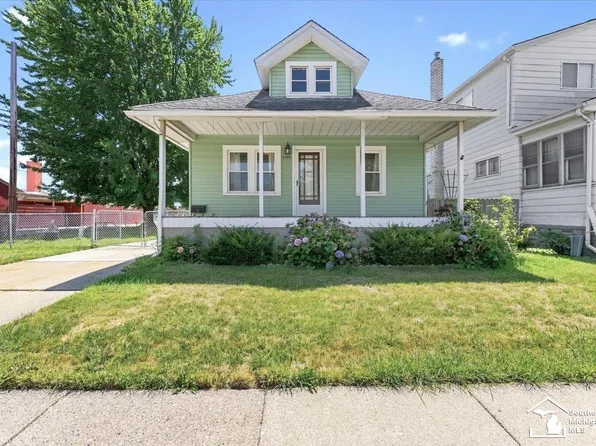 1305 Richmond Ave, Lincoln Park, MI 48146