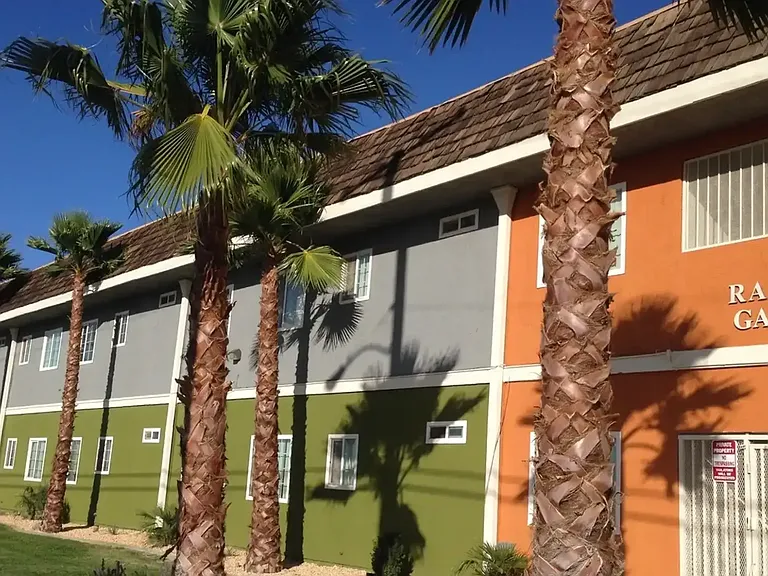 Raintree Garden Apartments — Photo 1
