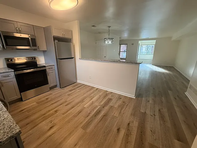 3 bed, 2.5 bath, 1300 sqft, $2,950 — Photo 4