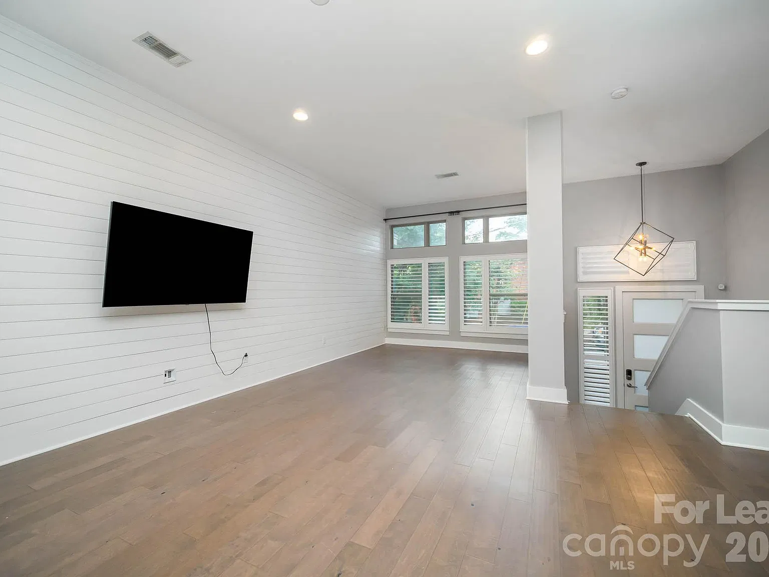 2 bed, 2.5 bath, 1995 sqft, $4,500 — Photo 3