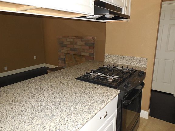 5th image of 2428 W Dakota Ave