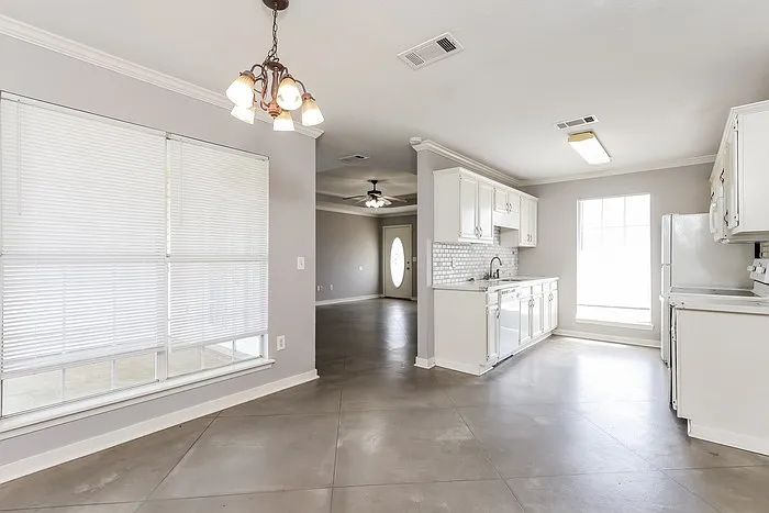 102 Red Oak Cv — Photo 4
