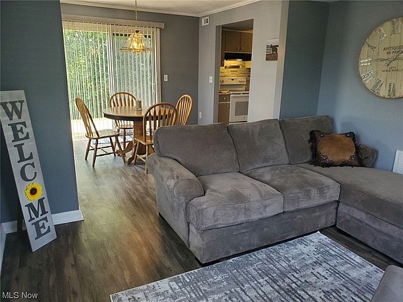 2nd image of 574 N Park Dr