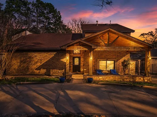 251 Springs Edge Dr, Montgomery, TX 77356