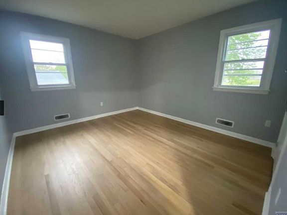 5th image of 99 Elm St Floor 1
