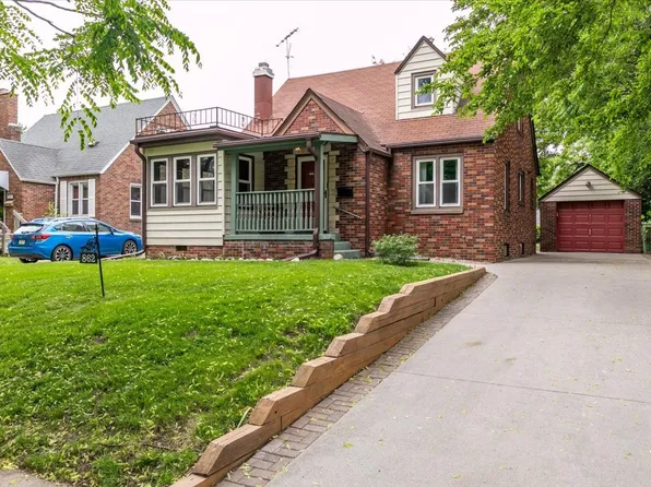 862 40th Pl, Des Moines, IA 50312