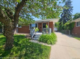 24810 Roanoke Ave, Oak Park, MI 48237