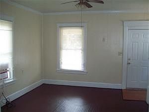3rd image of 627 Crawford St
