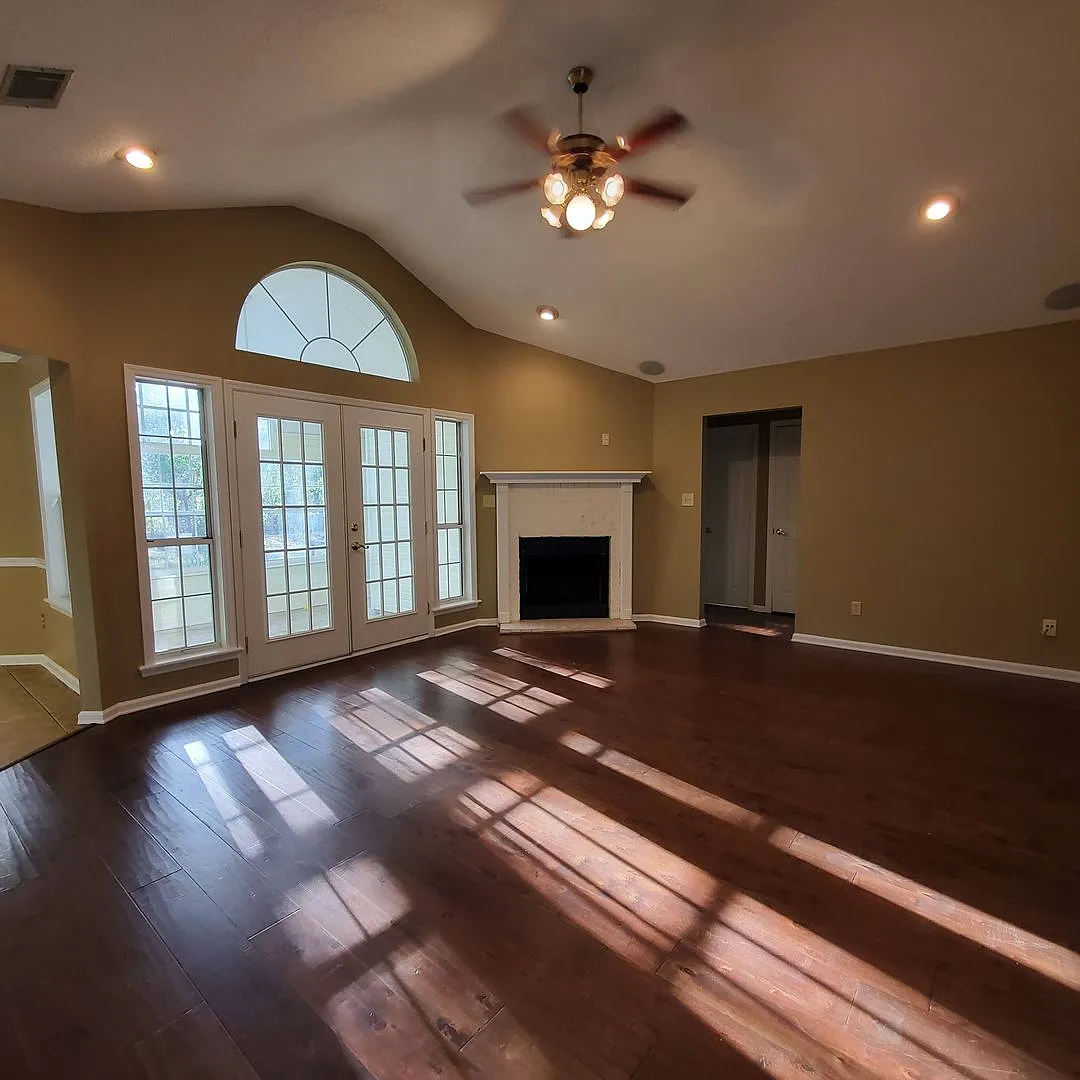 Charming 3-Bedroom Home in Wood Valley Subdivision - Valdosta, GA- Fenced in Back Yard — Photo 2