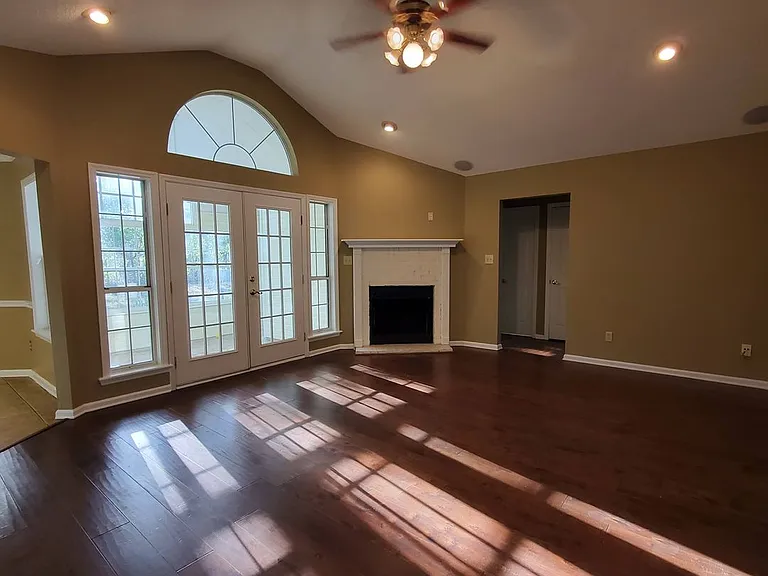 2403 Spring Valley Cir — Photo 2