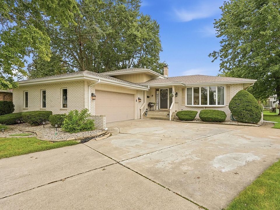 1st image of 526 Cedar Ct