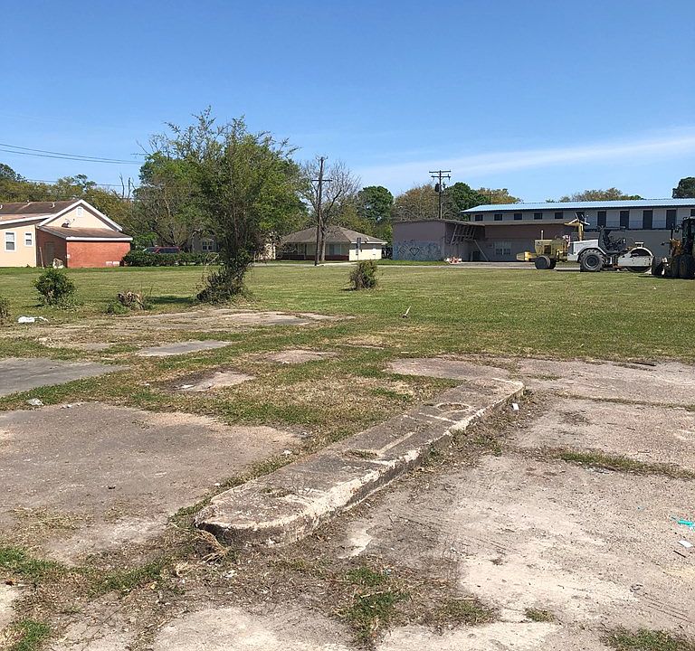 2nd image of 510 Stadium Rd
