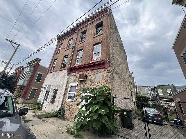 1st image of 1912 N 31st St