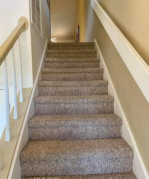 1039 Country Club Dr — Photo 2