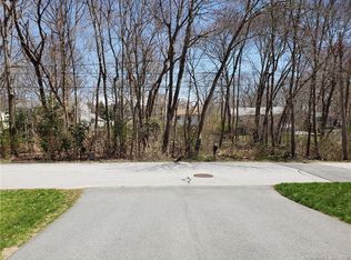 71 S Beechwood Rd, Niantic, CT 06357