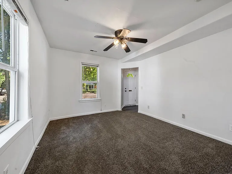 309 E Las Vegas St — Photo 5